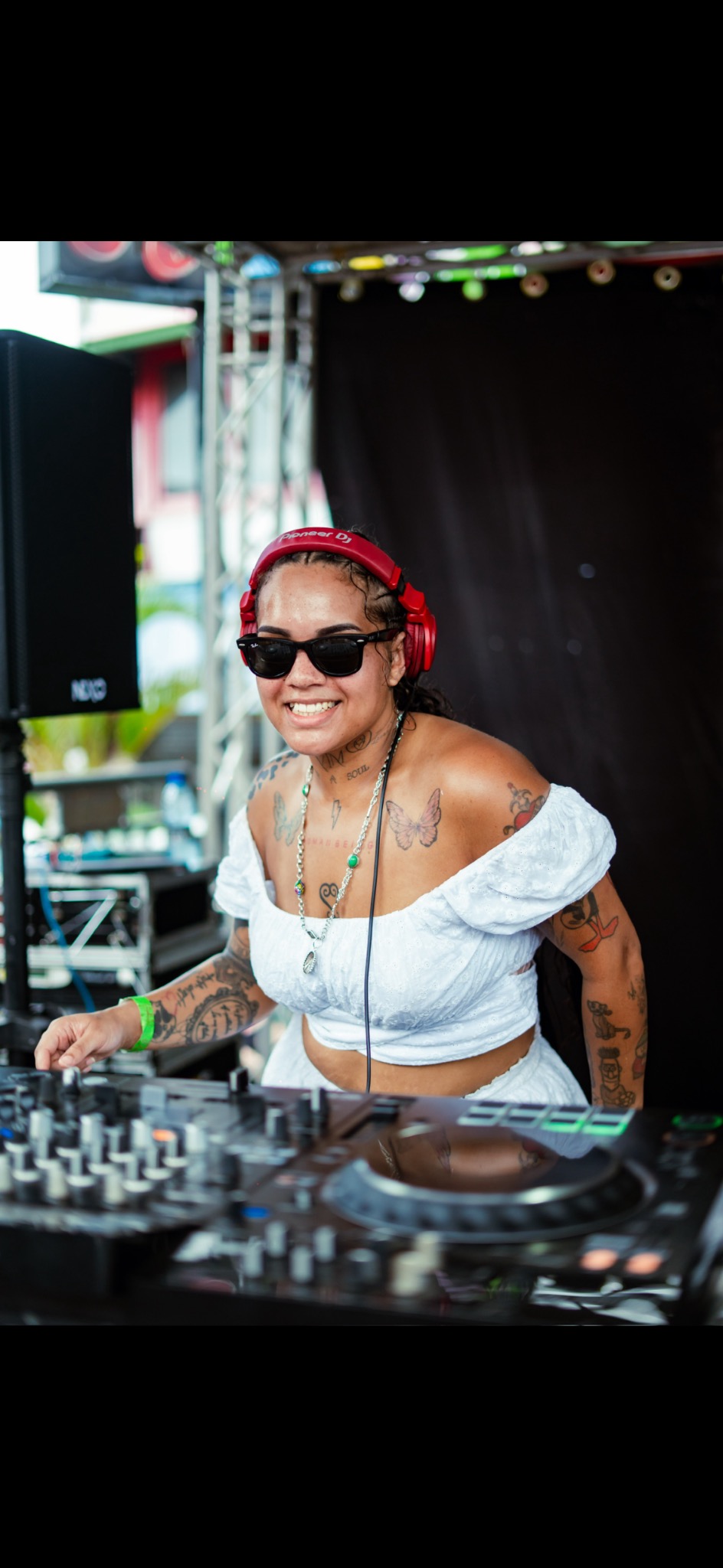 Rockefellababe performing at turntables